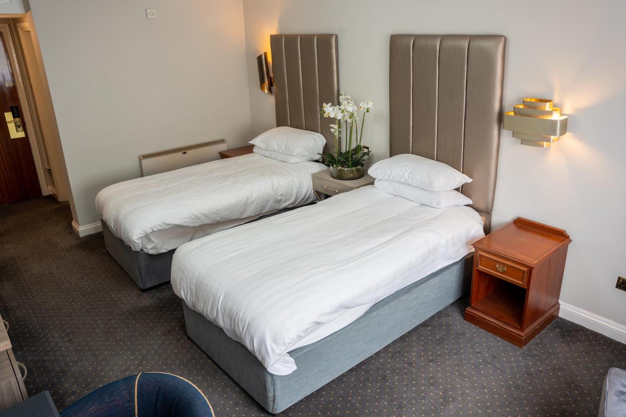The Pear Tree Inn & Country Hotel Hindlip ภายนอก รูปภาพ