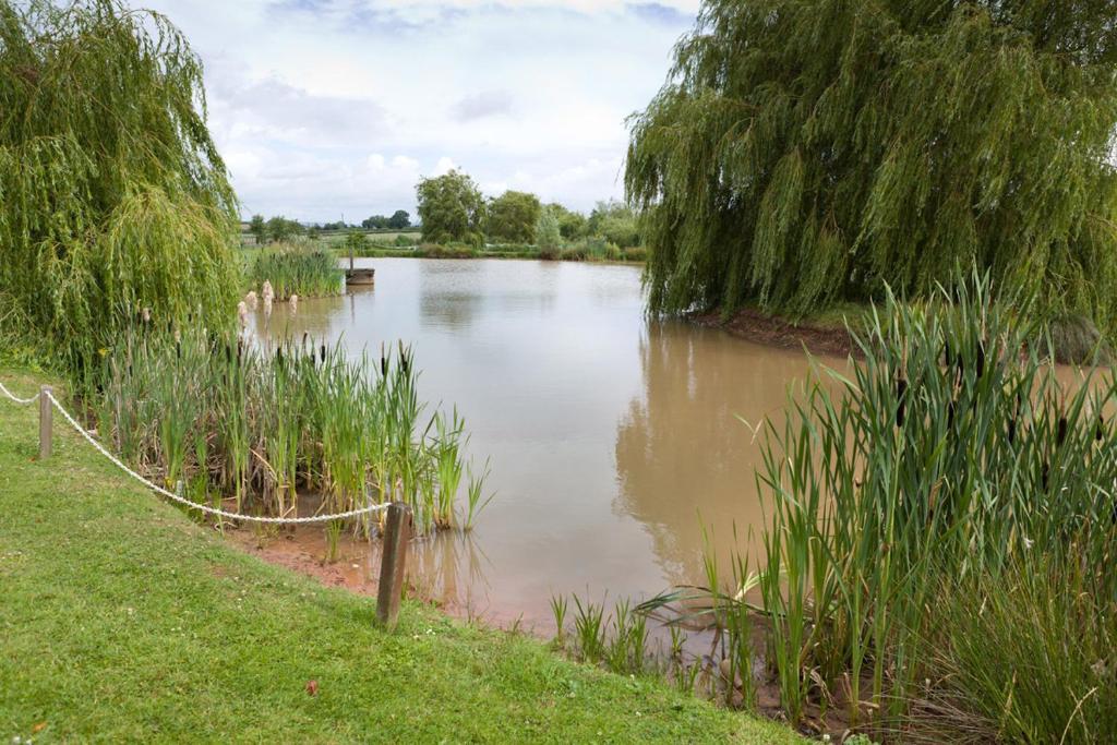 The Pear Tree Inn & Country Hotel Hindlip ภายนอก รูปภาพ